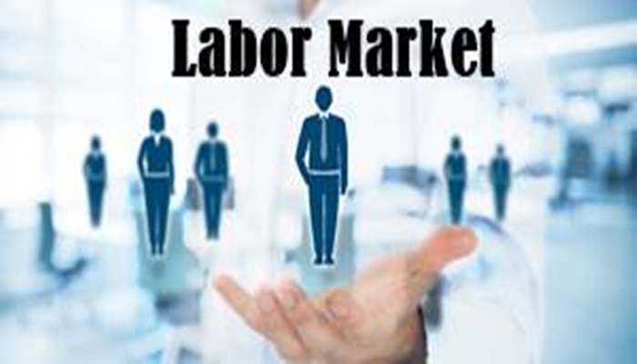 US weekly jobless claims fall as labor market remains stable