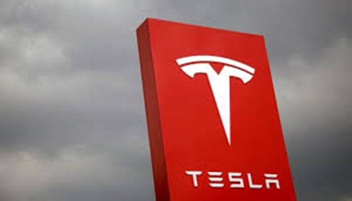 Tesla hiring humans to monitor ‘self-driving’ robotaxis operations