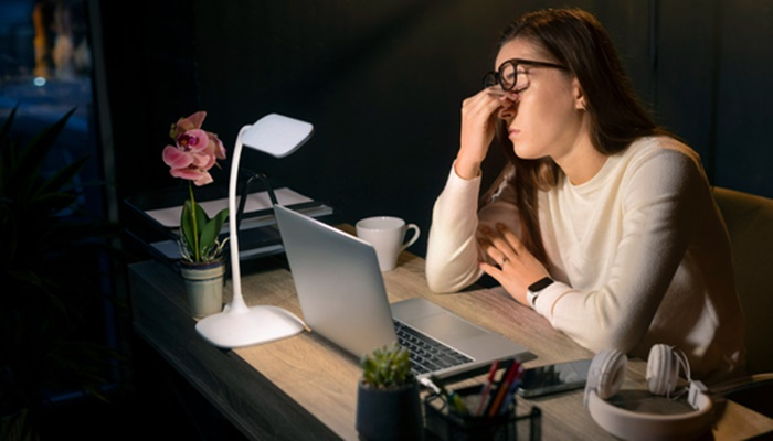 Night owls in 9-to-5 jobs may experience more brain fog over time: Here’s what science suggests to protect your mind