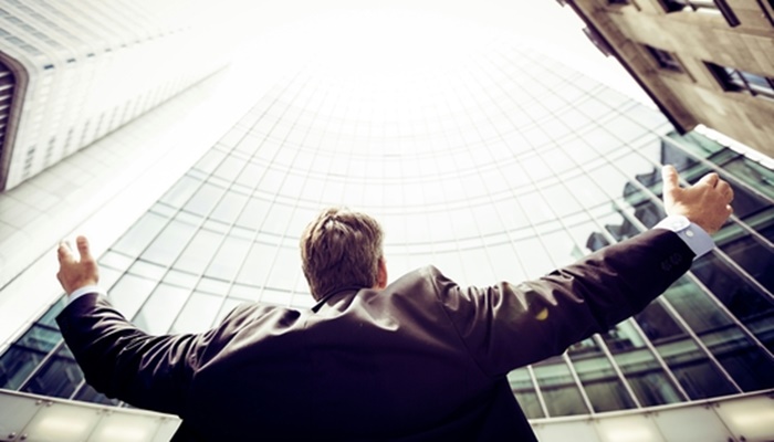 CEO fires director despite meeting goals, begs for help 11 months later: ‘New number, who dis’