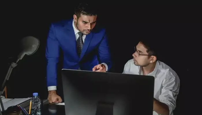 Co-worker's request to techie to work till midnight angers the Internet.