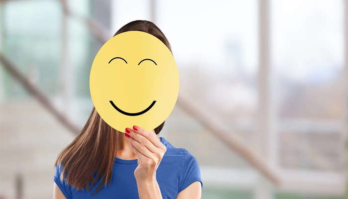Worker gets written up for 'not smiling enough', Reddit explodes over toxic workplace culture: 'Smile for who?'