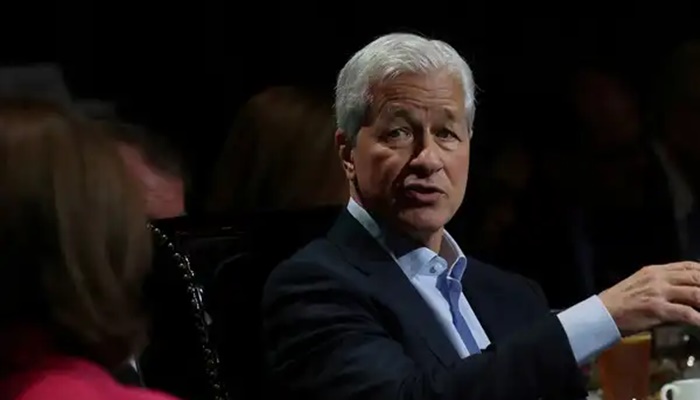 JPMorgan CEO Jamie Dimon threatens to fire job-hopping analysts, says 'if you accept a position with another company...'