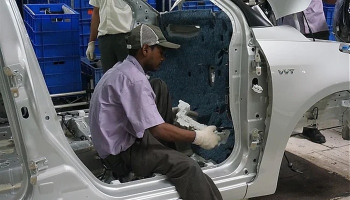 India's auto firms to give double-digit salary hikes in FY26: Deloitte