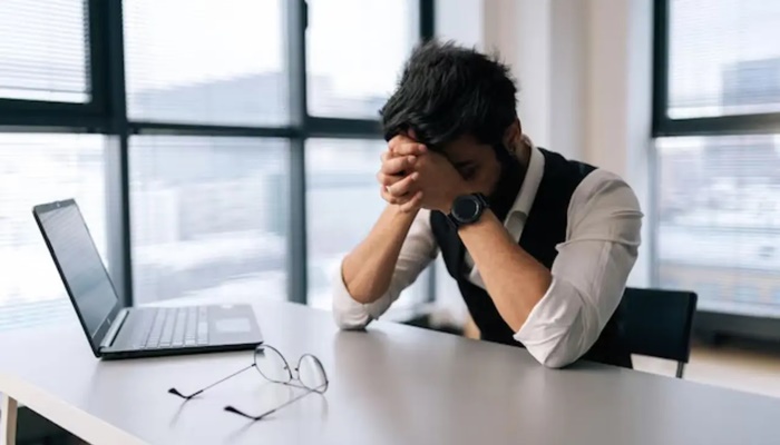 '10-Hour Workdays, 4-Hour Commutes, 0 Life': Debate Erupts On Reddit After Karnataka Proposes 10-Hour Workday