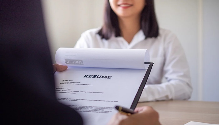 2 expert-approved ways to improve your resume, based on your job search