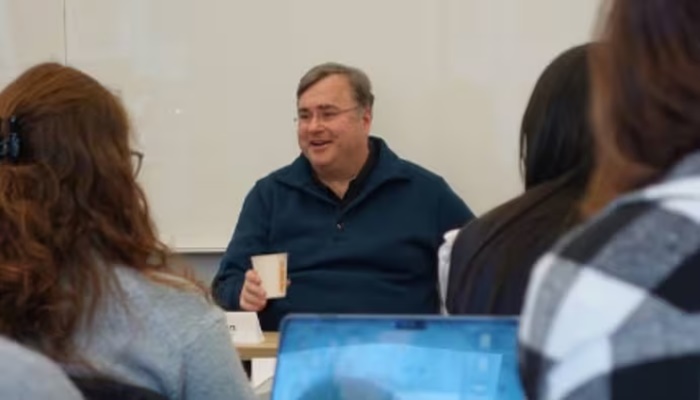 LinkedIn cofounder Reid Hoffman says AI job fears are legitimate, but Gen Z grads have one advantage