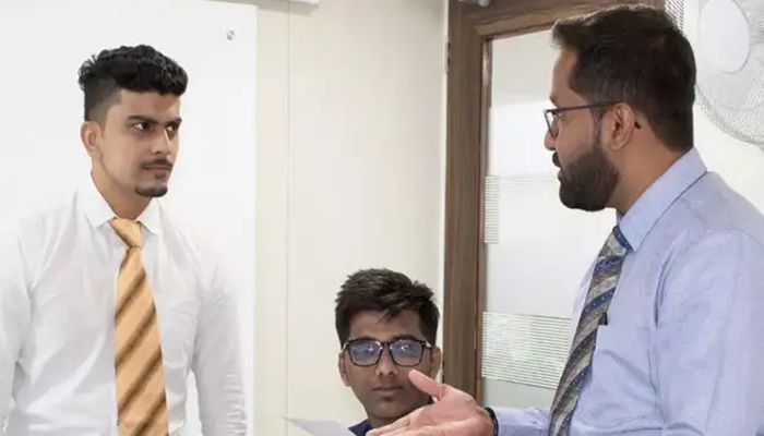 Employee questions manager about late salary, gets called 'unprofessional' with a formal warning