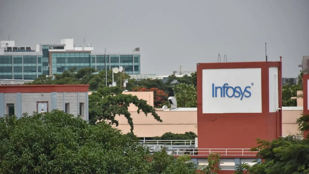 Infosys adds 210 jobs in Q1 but holds off on next salary hike decision