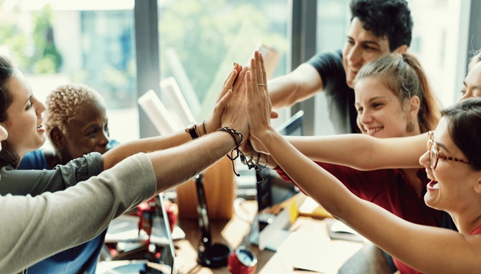 Canadian is confused by US work culture, says it feels like from an alternate universe