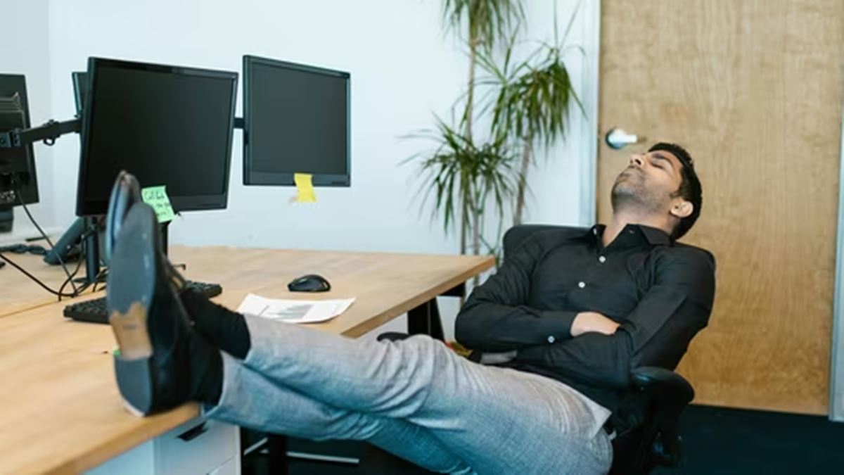 Indian boss in foreign company asks employee to log off at 7pm because ‘it’s getting late’