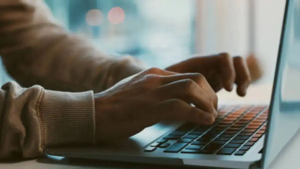 Maharashtra May Raise Work Hours to 10 a Day—Here’s What It Means for Employees