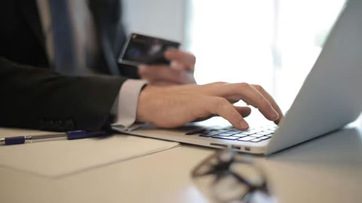 ‘Is it even legal’: Indian techie claims Hyderabad firm ‘won’t give exit documents’ if quit within a year, sparks debate