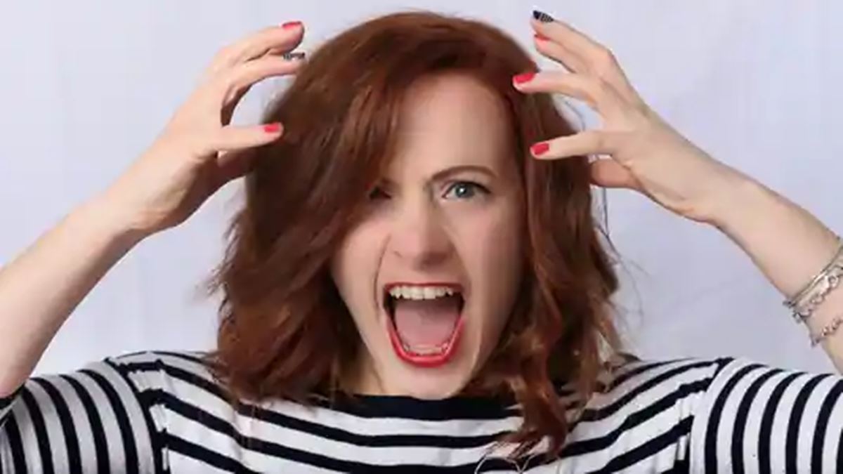 Drunk VP cuss at 25-year-old employee, she quits on spot, sues boss for ‘harassment and intimidation’