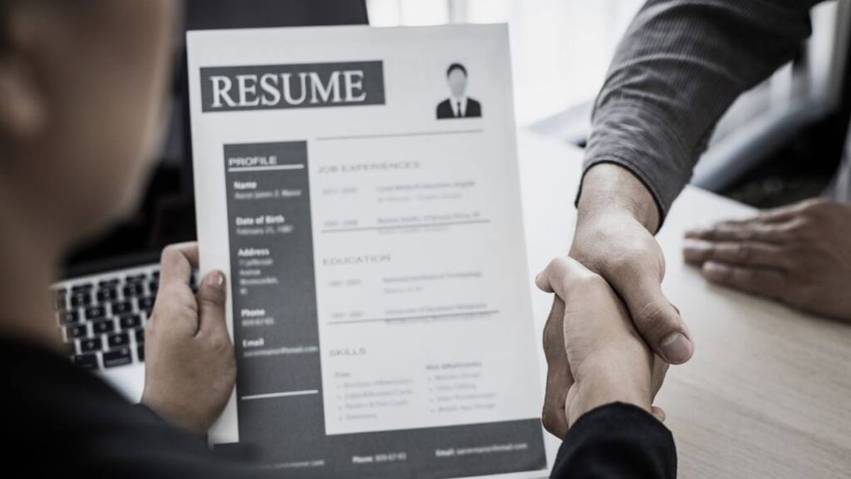 Man Allegedly Uses Photoshop On Salary Slips, Gets ₹12 Lakh Job Offer — Internet Jokes That The Editor Deserves The Real Package