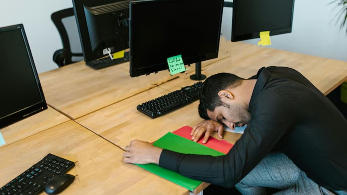 Techie's 3-week stint at US law firm ends in WhatsApp threat from CEO over notice