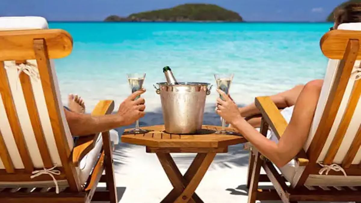 Boss claims she ‘found’ ex-employee who quit citing ill health, vacationing. Netizens ask, ‘Did you stalk them?’