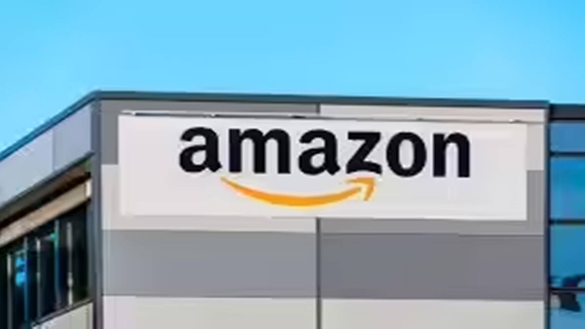 Amazon to expand corporate pay and perks to Whole Foods staff
