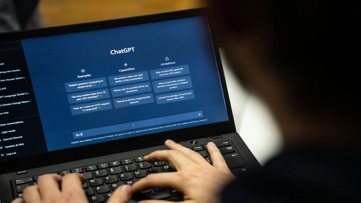 As AI eliminates entry-level software engineering roles, coding boot camps are on decline