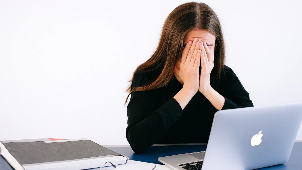 Fatigue, flashbacks, and crying on commutes: 5 workers describe what 'quiet cracking' looks like