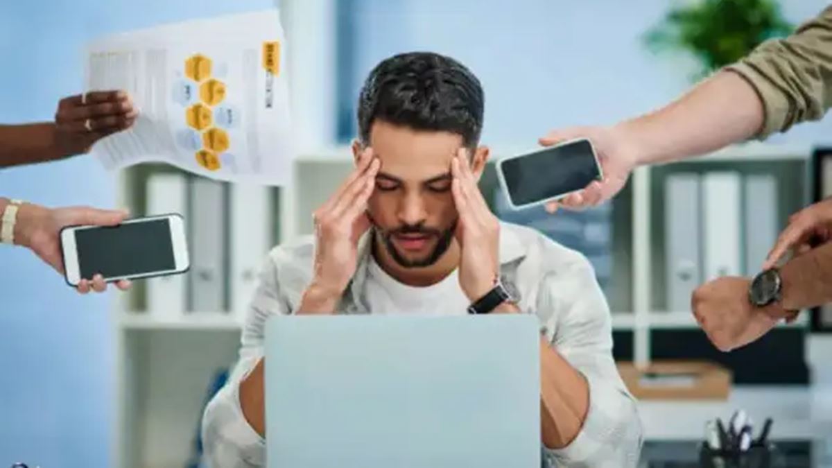 'If you can't eat a meal in peace...': Employee's rants against glorification of extra office hours goes viral