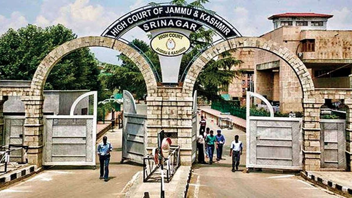 Terminating Contractual Employee By Calling Her 'Vulnerable', 'Unfit For Job' Without Inquiry Was Stigmatic: J&K&L High Court Aids Ex-Anaesthetist