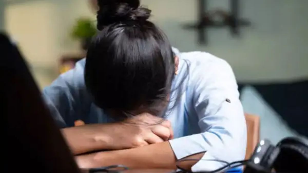 Employee gets asked to work every weekend. Netizens react: ‘They are stealing her labour’