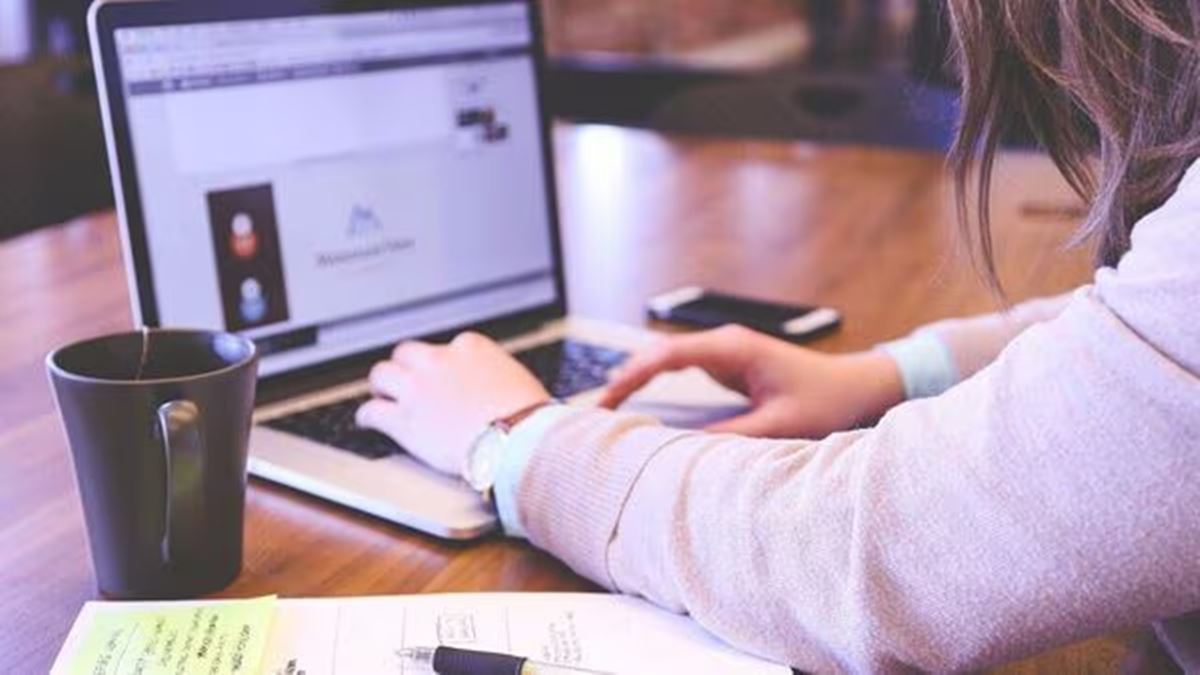 Manager's one-line reply to employee seeking leave goes viral, internet reacts