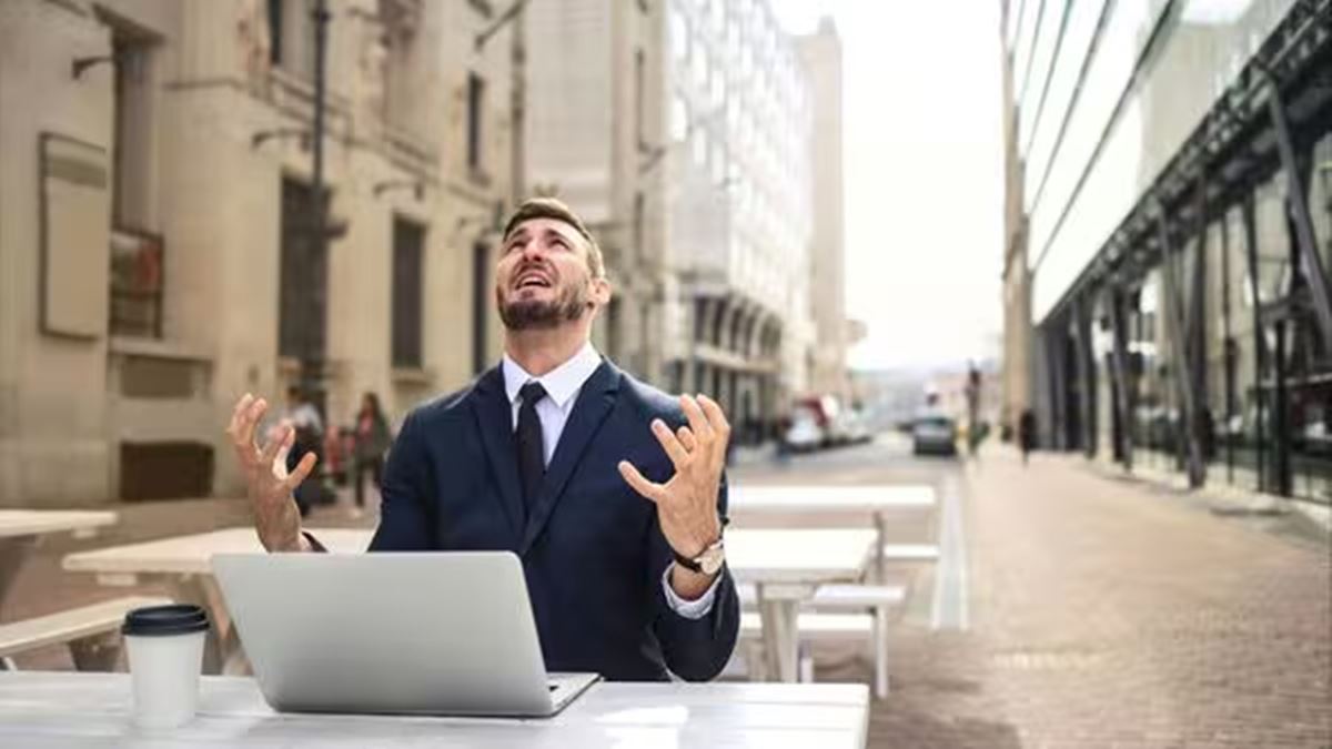 Tech employee whines about work from office demand during notice period; netizens: ‘Chill, relax, take many breaks'