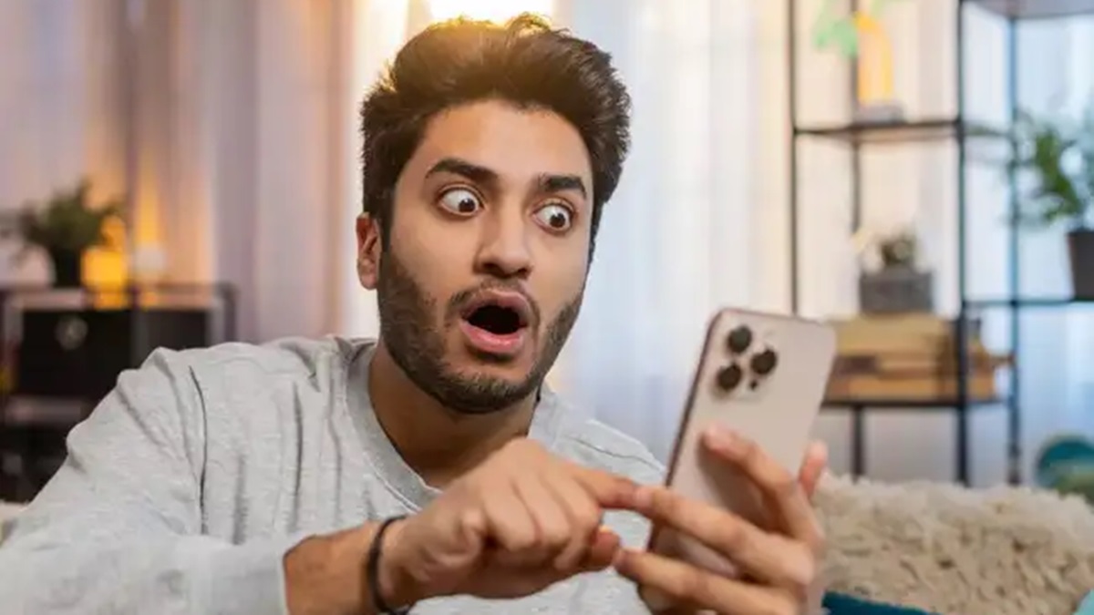 Hospitalised in emergency, employee requests sick leave. Boss demands prior intimation and proof. Internet furious