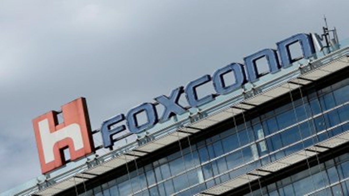 Foxconn Expands India Hiring While Chinese Staff Exit