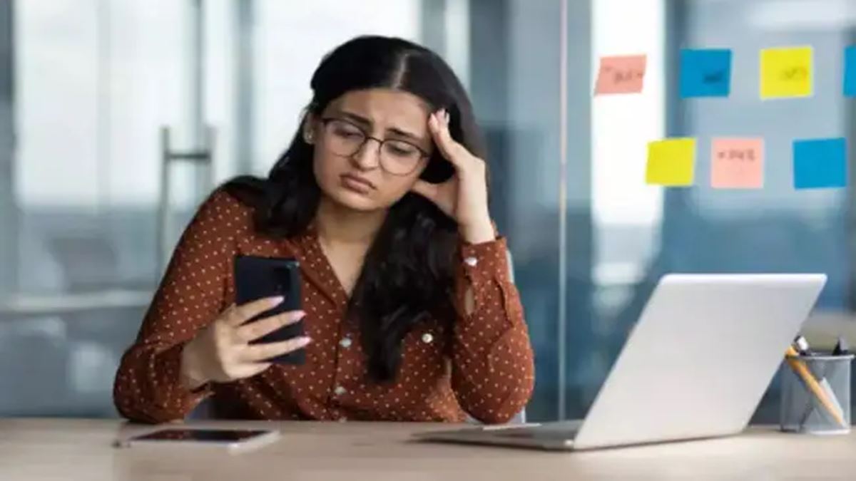 Employee, who lost her father, gives more than 12 hours to top project, only to be met with 'disappointment' from boss. How she reacted