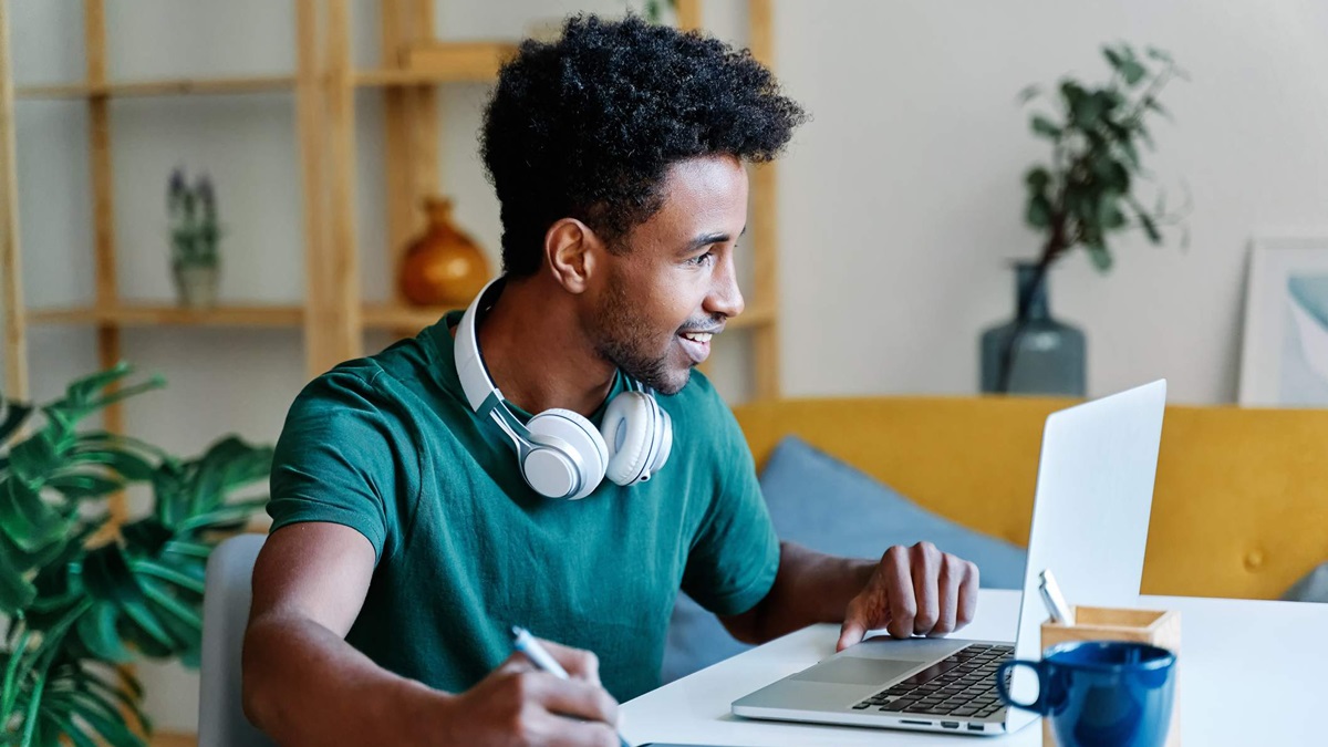 7 AI-Proof Jobs For Introverts Who Want Stability