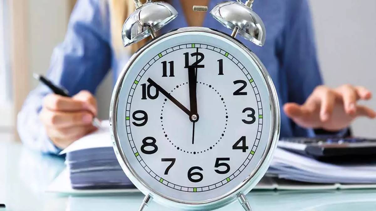 Maharashtra Cabinet approves longer work hours for private sector employees