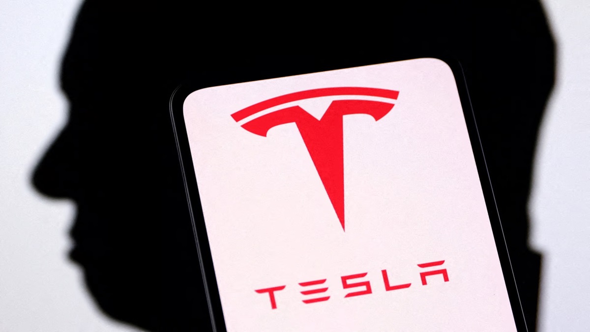 ‘H1-B Only’: Tesla Accused of Discrimination Against American Job Seekers