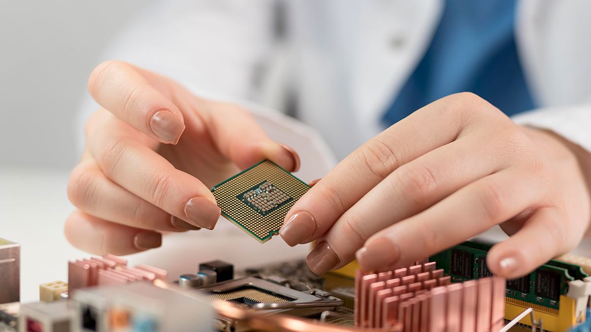 Young Indian Chip Engineers in MNCs Get 'Regression' Roles, Not Design Work: Netrasemi CEO