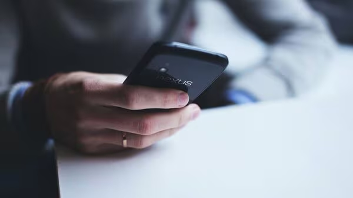 'Send me hospital admission proof’: Man shares shocking boss texts after being hospitalised