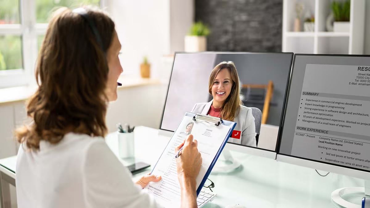 Recruiter gets offended by candidate's 'informal' reply, gets roasted by netizens for 'double standards'