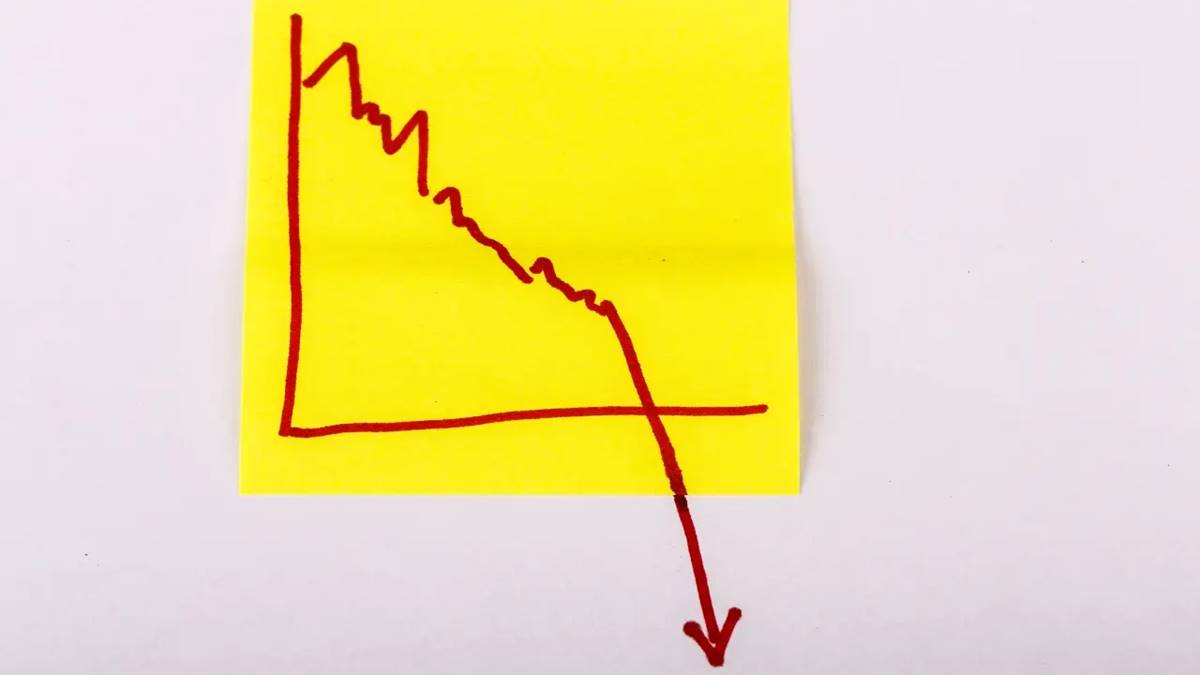 Hiring freeze, pay slowdown: Singapore businesses cautious amid uncertainty