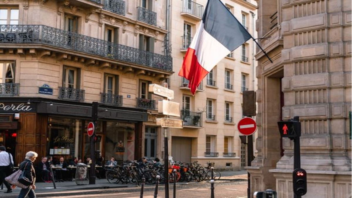 France revises salary thresholds for Talent Residence Permits