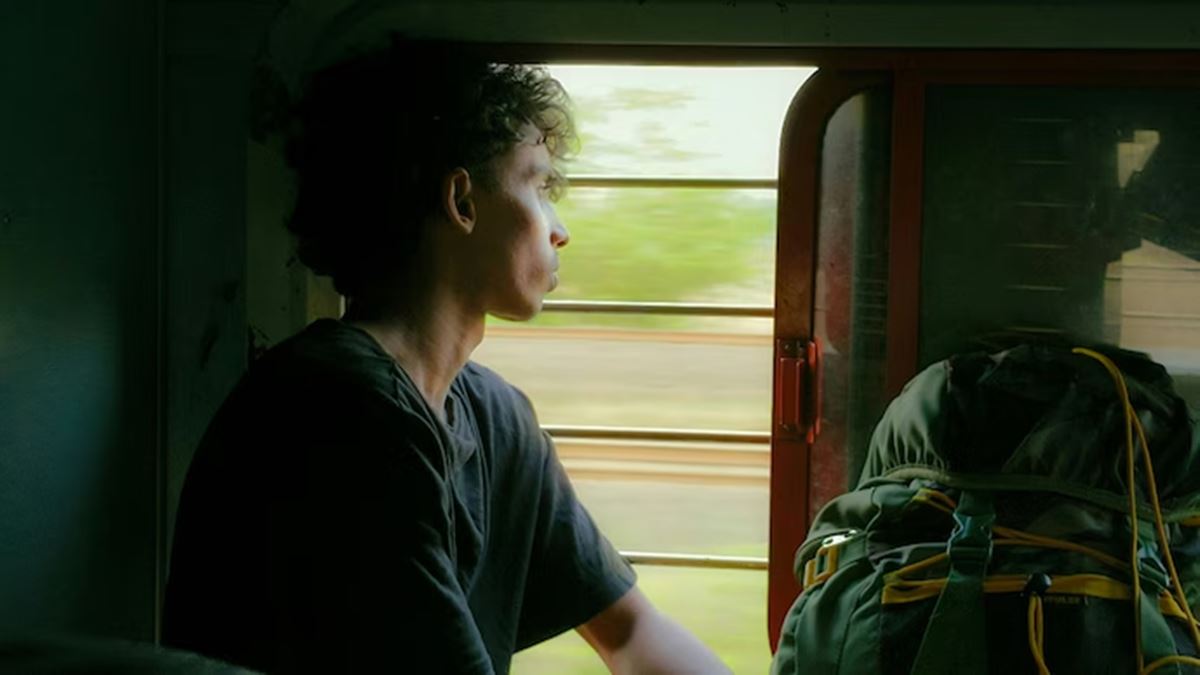 Techie logs in from train for WFH job, gets caught by boss in online meeting