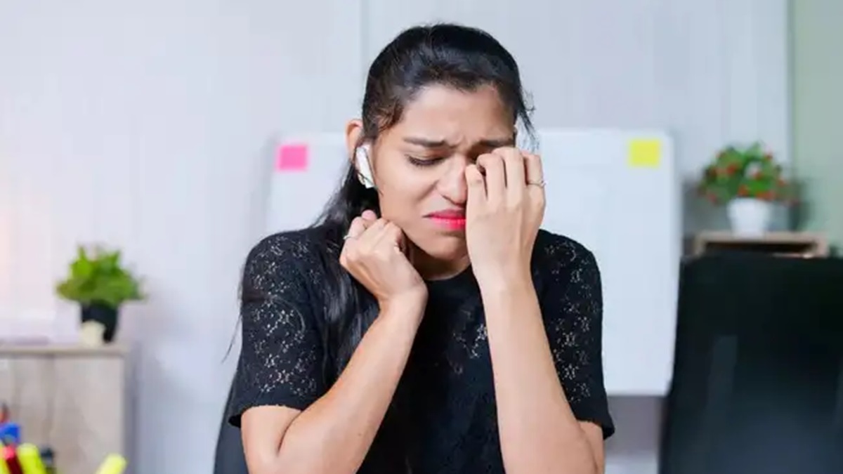 'I cry before work’: 34-year-old techie earning Rs 40 lakh per annum is mentally drained and seeks internet's advice on a career break