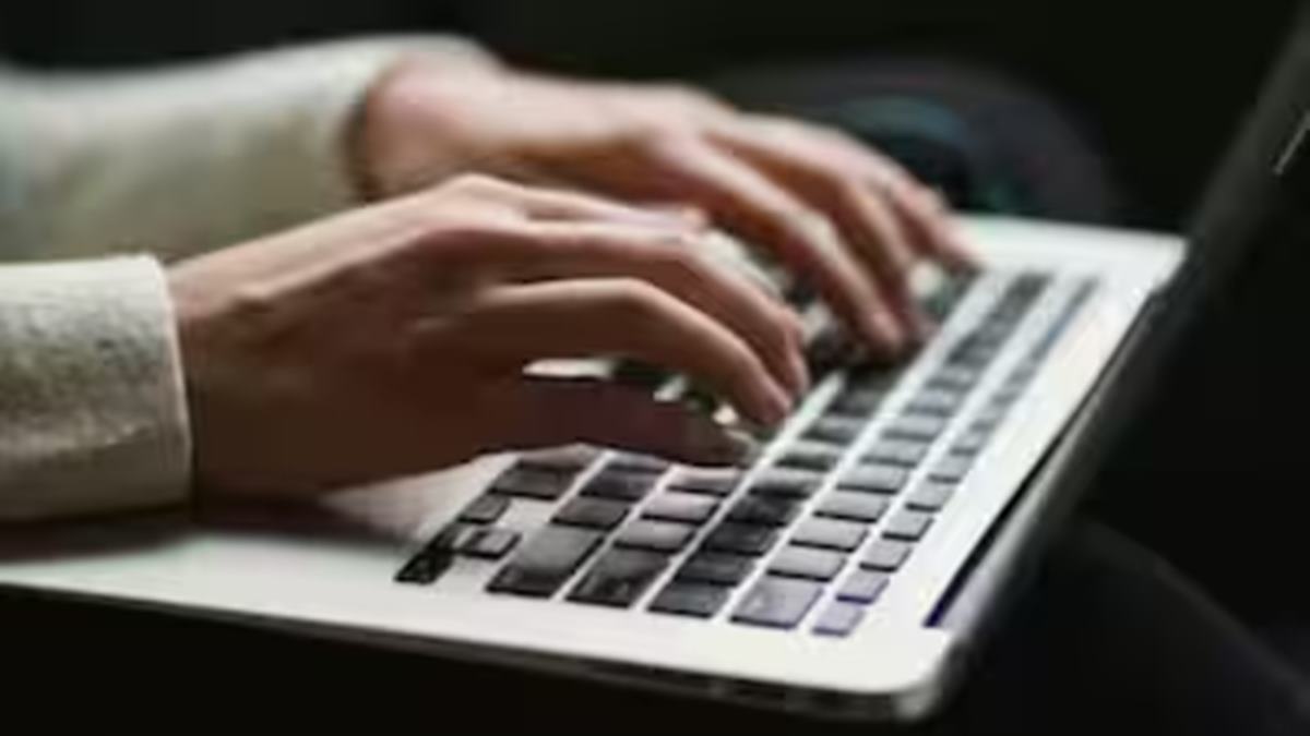 'No Patakhas, Just Alerts': Techie Shares Missing Diwali Celebration After AWS Outage