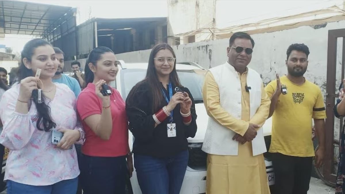 ‘Backbone of my company’: Entrepreneur gives away 51 luxury cars to his team for Diwali
