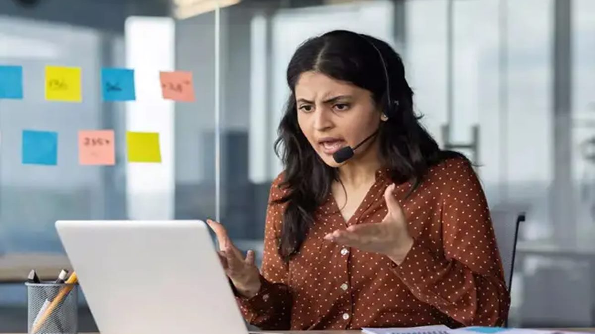 Employee withdraws job application, but says HR screamed at him. What happened?