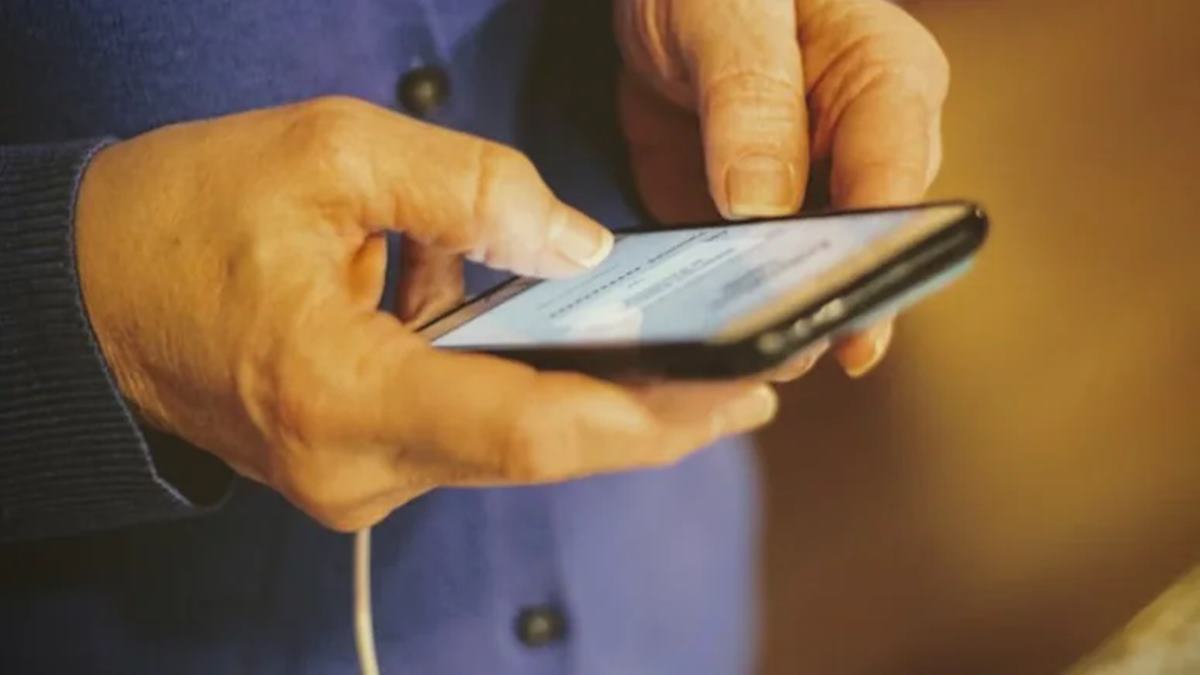 IIT Student Cracks Amazon Job, Father's Unexpected Response Wins the Internet