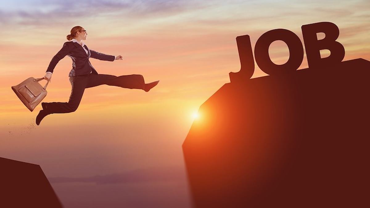 Switching Jobs Every Year for a 30–35% Salary Hike? Check Out Anupam Mittal’s Advice