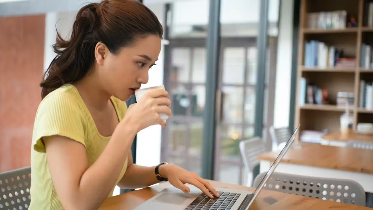 A McDonald's employee shared their yearly 'bonus' and people couldn't believe it