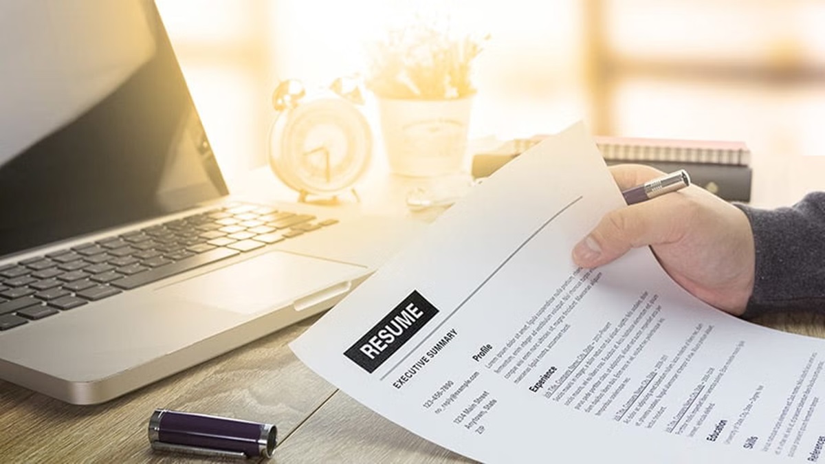 10 Smart Resume Tips for Freshers With No Work Experience