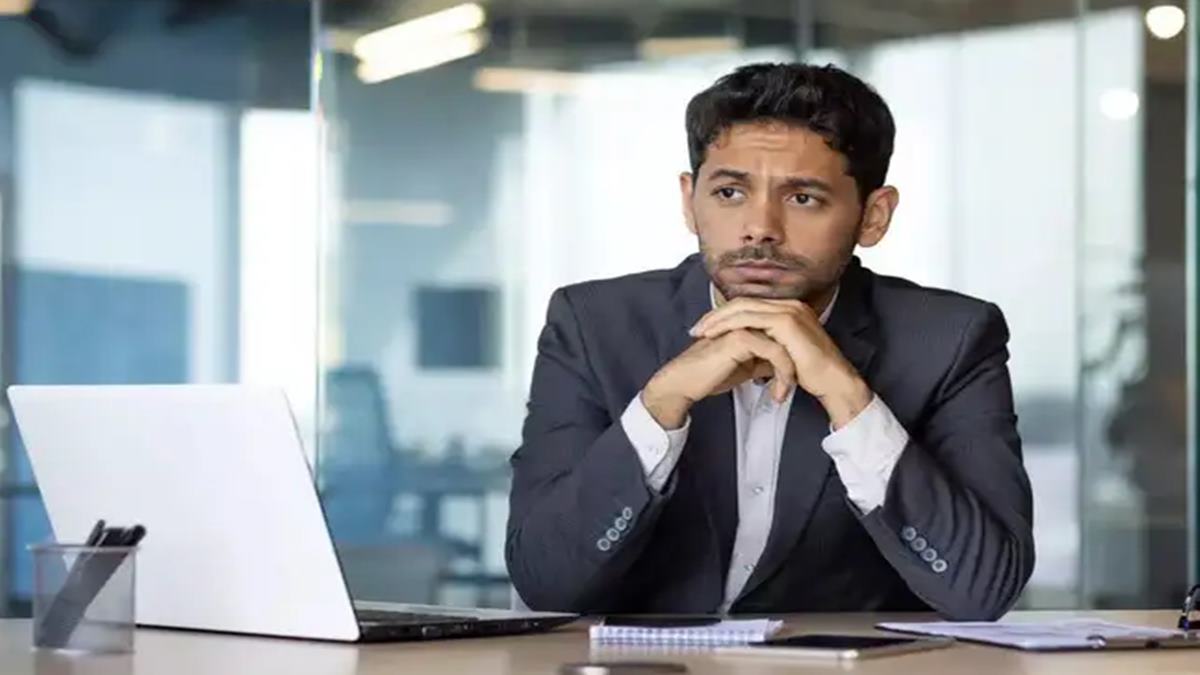 Introvert techie struggles with promotion at office. Asks if faking extroversion is the only way up. Netizens weigh in